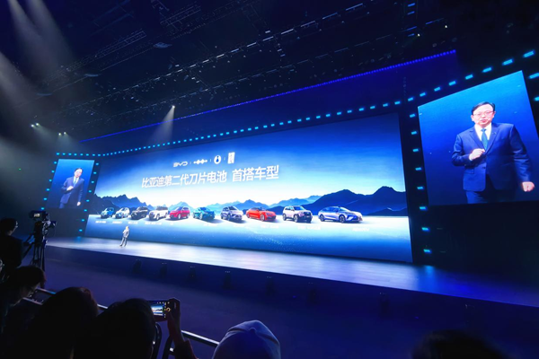 王传福再出“王炸”!刀片电池“边闪充边针刺”都不着火? 王传福再出“王炸”!刀片电池“边闪充边针刺”都不着火?