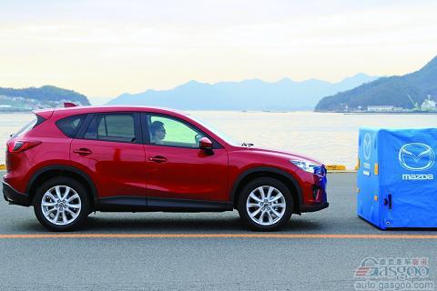 2013款马自达CX-5配备SCBS制动支持系统