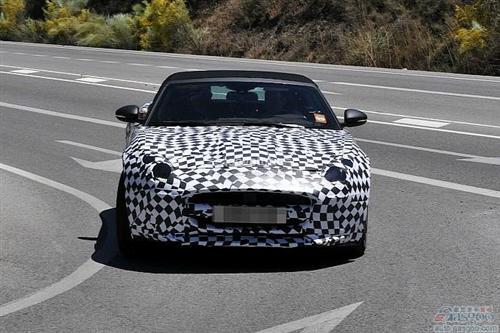 捷豹F-type R 采用V8引擎 排气管布置亮眼