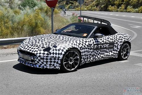 捷豹F-type R 采用V8引擎 排气管布置亮眼