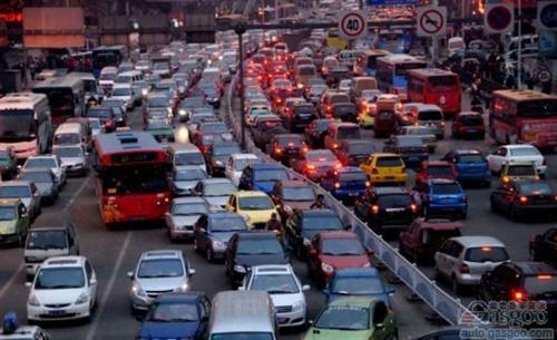 戴姆勒称欧洲车市将跌回1993年水平