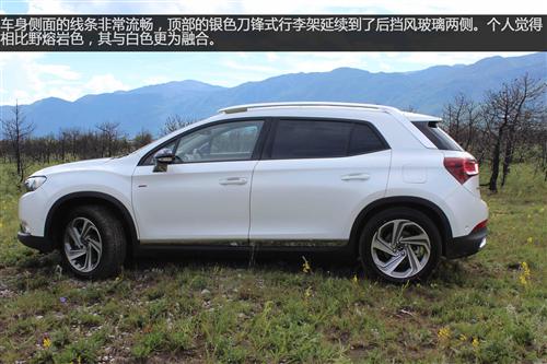 融野性与优雅于一体 开着DS 6征服雪山