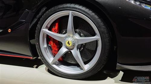 法拉利LaFerrari Aperta亮相巴黎车展
