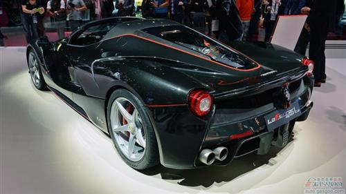法拉利LaFerrari Aperta亮相巴黎车展