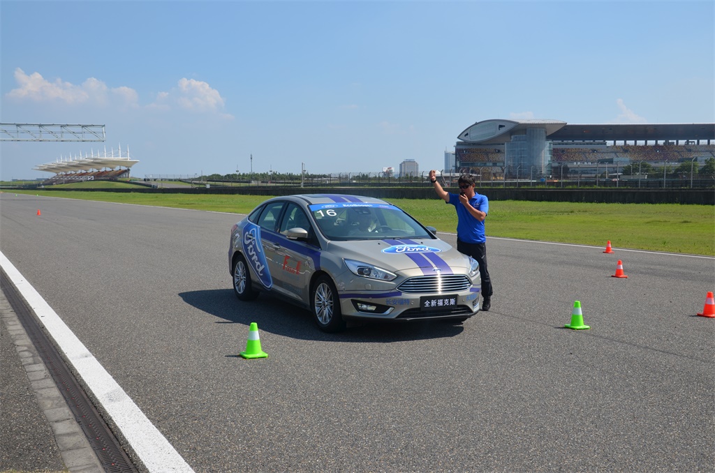 让人眼前一亮的是,ctcc长安福特车队的三名主力车手分任三个项目教练