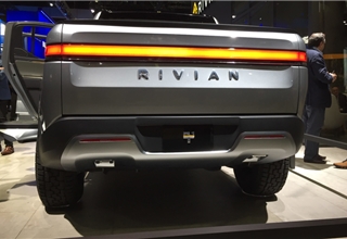 电动汽车，黑科技，前瞻技术，Rivian,Rivian专利,Rivian后档板专利，Rivian R1T，汽车新技术