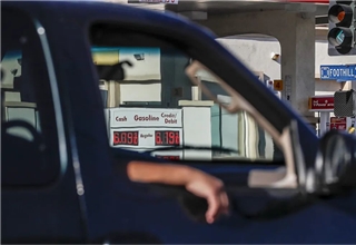 捂紧钱包的消费者，不爱买车了？