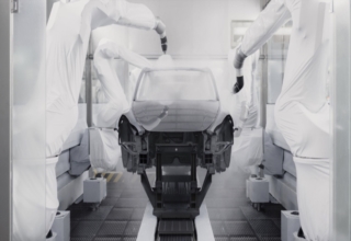 特斯拉启用工规、车规芯片，“成本节流大师”想开了？