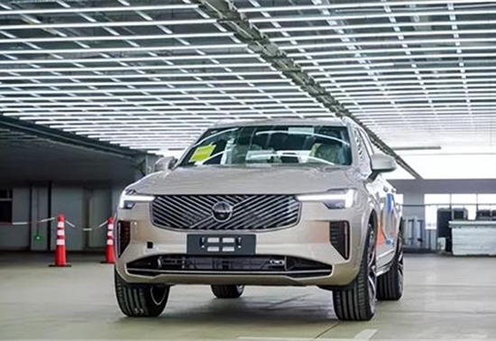 采用全新样式头灯 新沃尔沃XC90已经到港