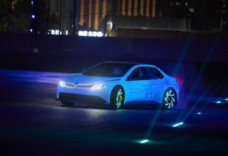 BMW新世代驾趣概念车首次亮相上海