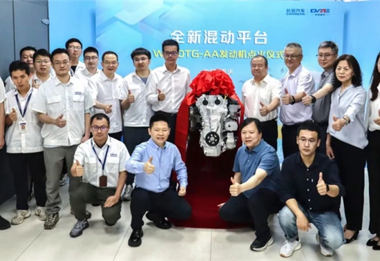 长安汽车全新混动平台首台发动机点火成功，明年8月量产