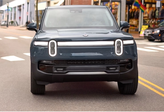Rivian Q2净亏损收窄，维持2025年交付量预期