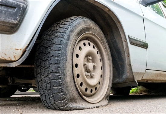 标定毫秒级底盘自救：爆胎模拟系统如何实现高保真“极限复现”？