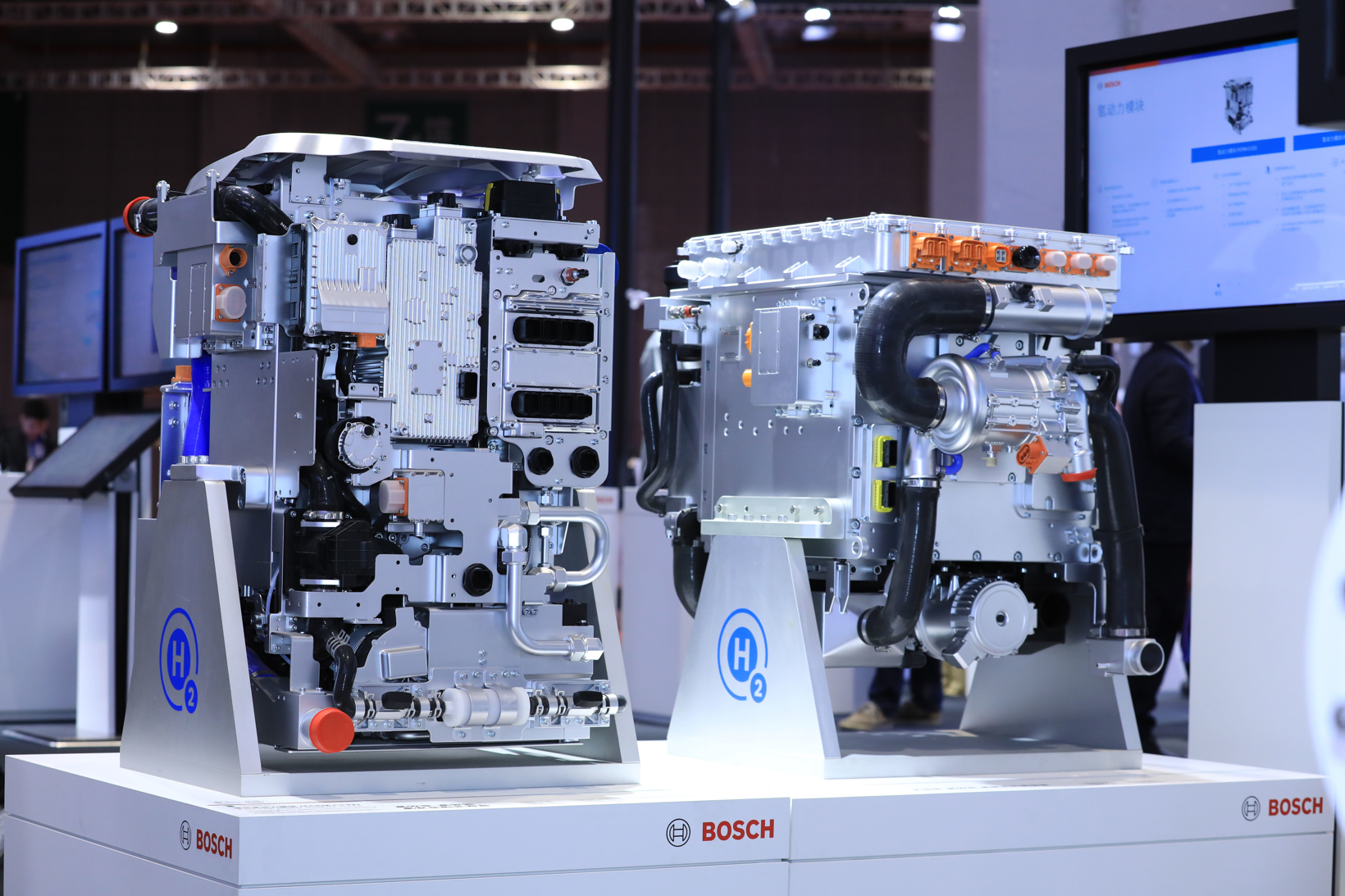 02 博世燃料电池电堆和核心零部件 Bosch fuel cell stacks and key components.jpg