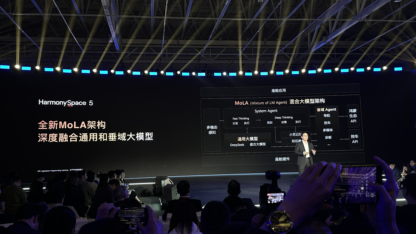 “能够超越ADS的只有ADS”，华为发布乾崑智驾ADS 4