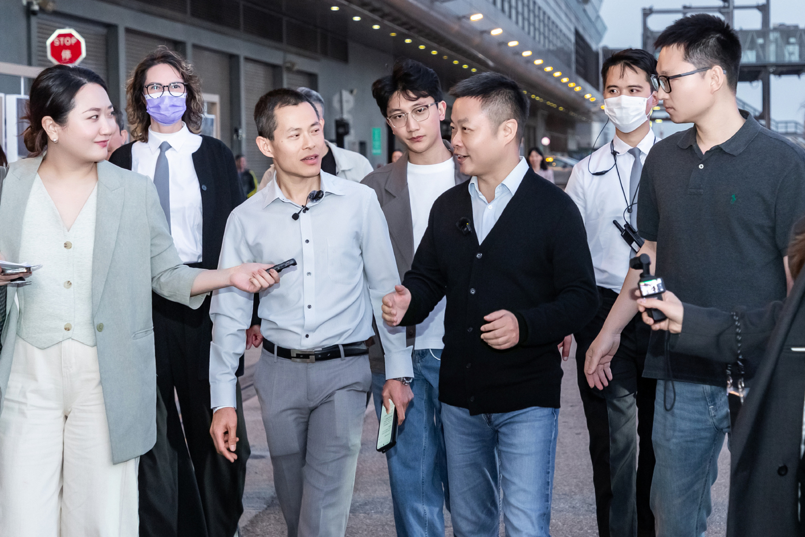 何小鹏回应在小米股票上赚了很多钱：我一直没卖，觉得还有很高空间