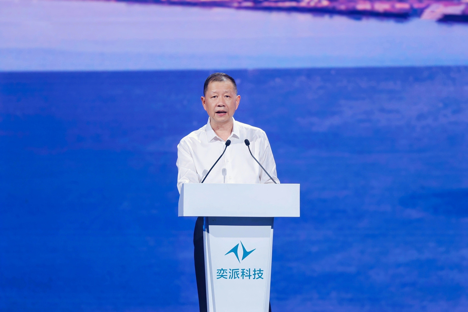 奕派科技发布“未来之翼”战略，2026款东风奕派eπ008限时价17.36万