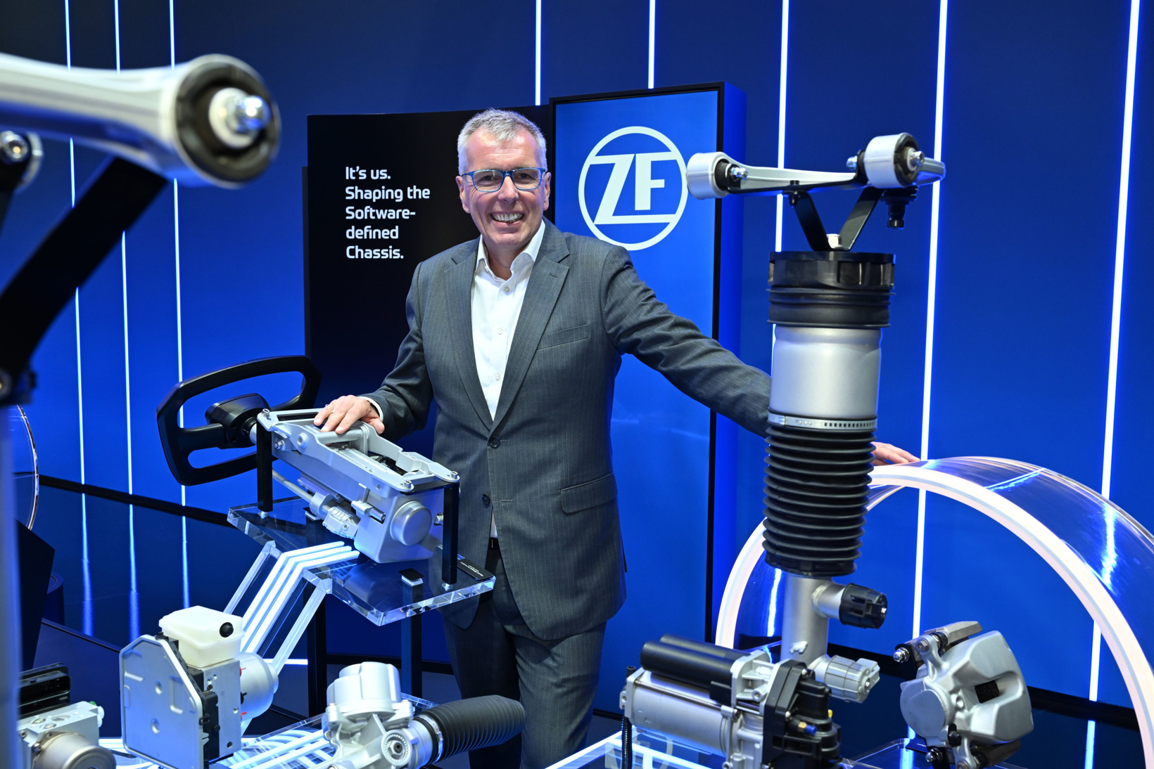 IAA 2025:采埃孚展示软件定义底盘与电动化出行技术