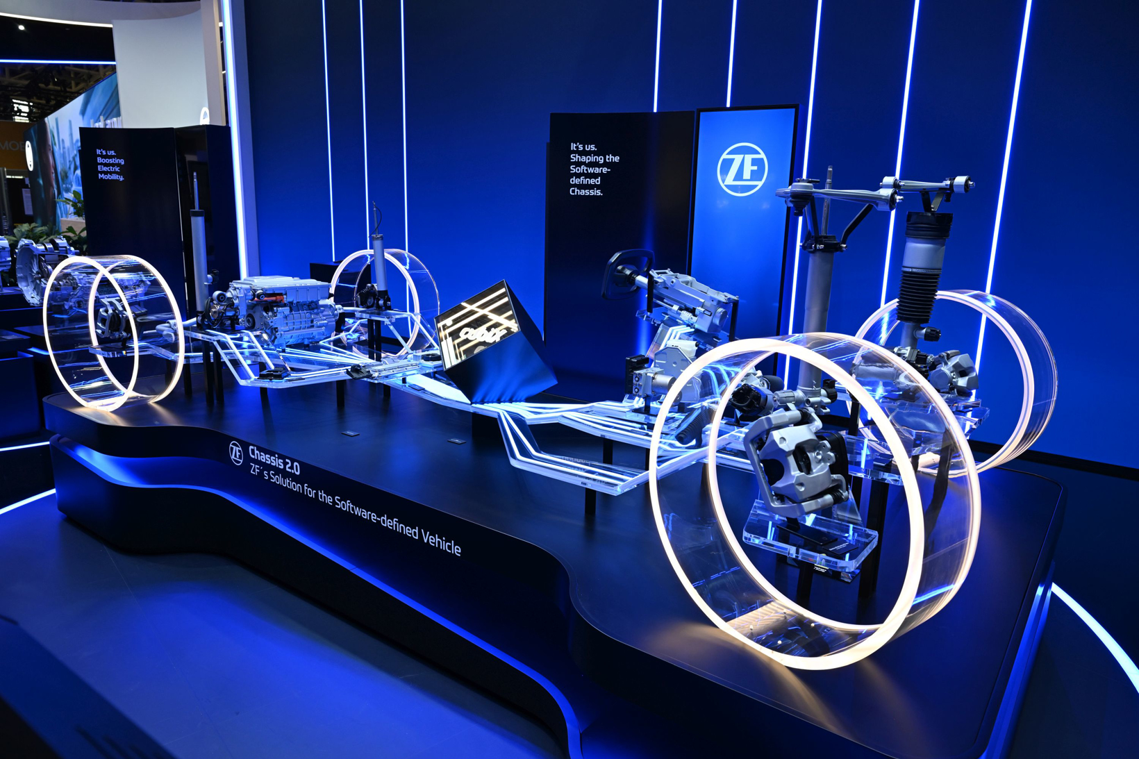 IAA 2025:采埃孚展示软件定义底盘与电动化出行技术
