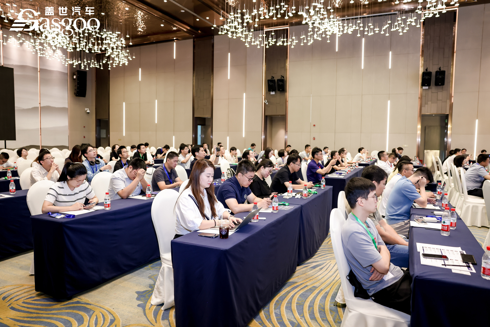 圆满落幕 | 2025第五届未来汽车AI计算大会