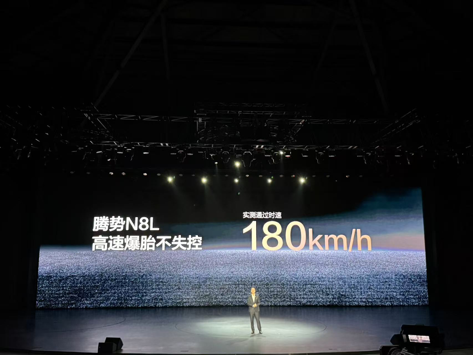 大六座安全豪华SUV腾势N8L正式开启预售，预售价31.98万起