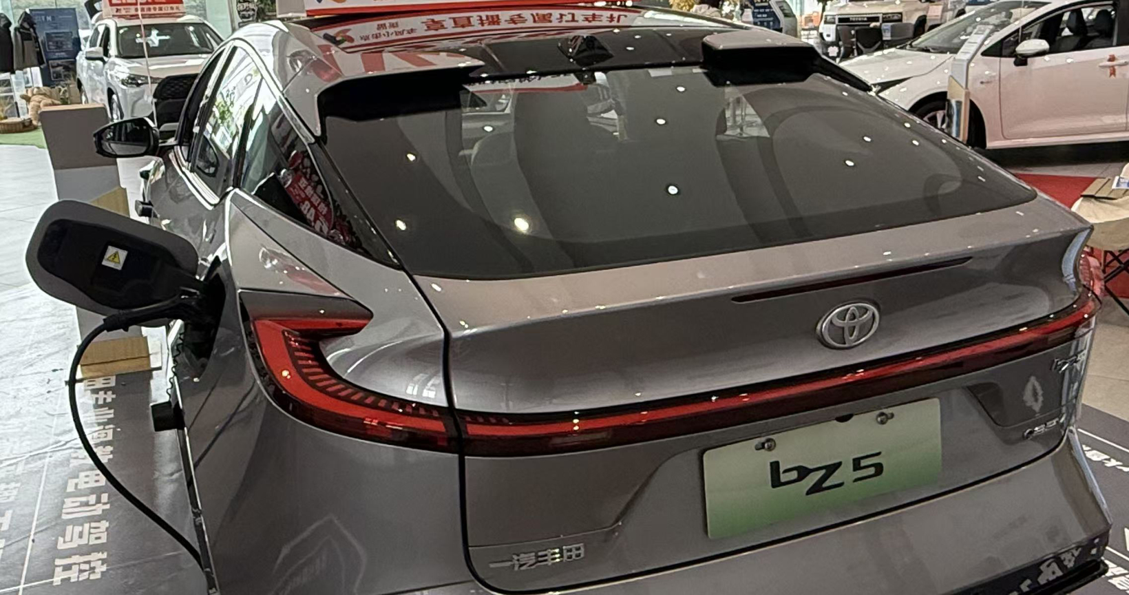 试驾丰田纯电动汽车bZ5
