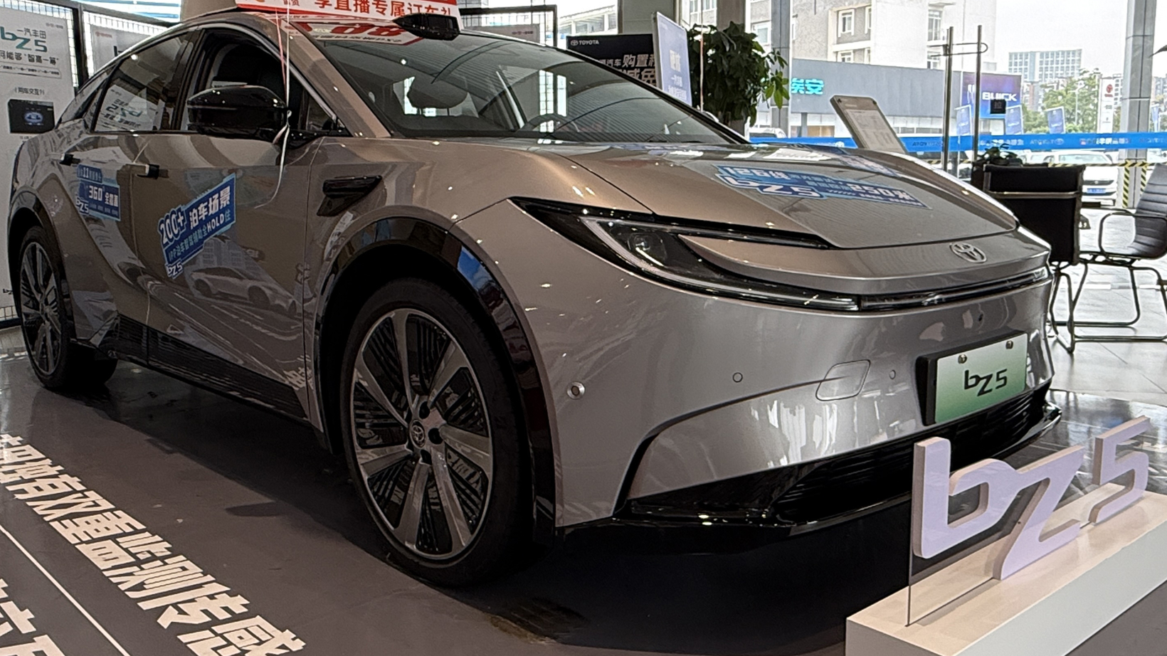 试驾丰田纯电动汽车bZ5