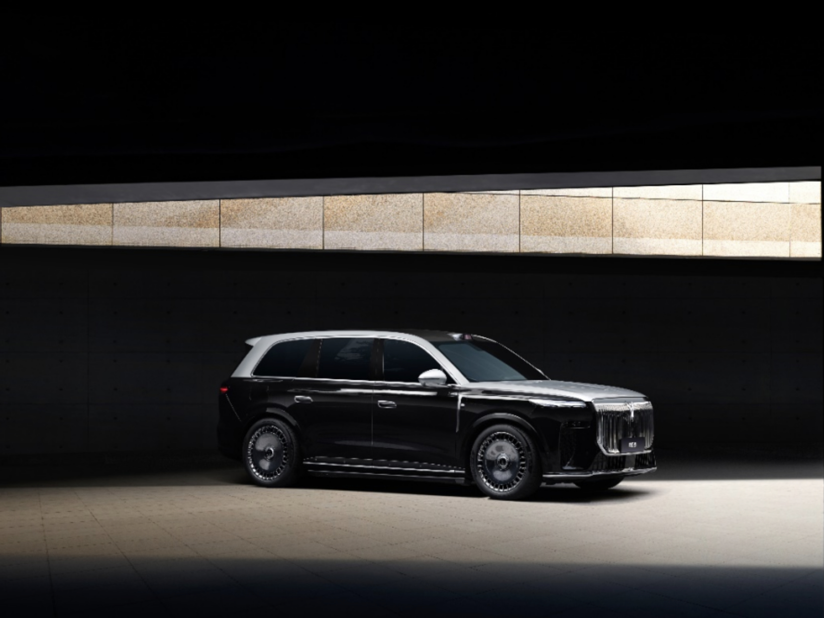 岚图泰山展车到店，确定11月18日上市