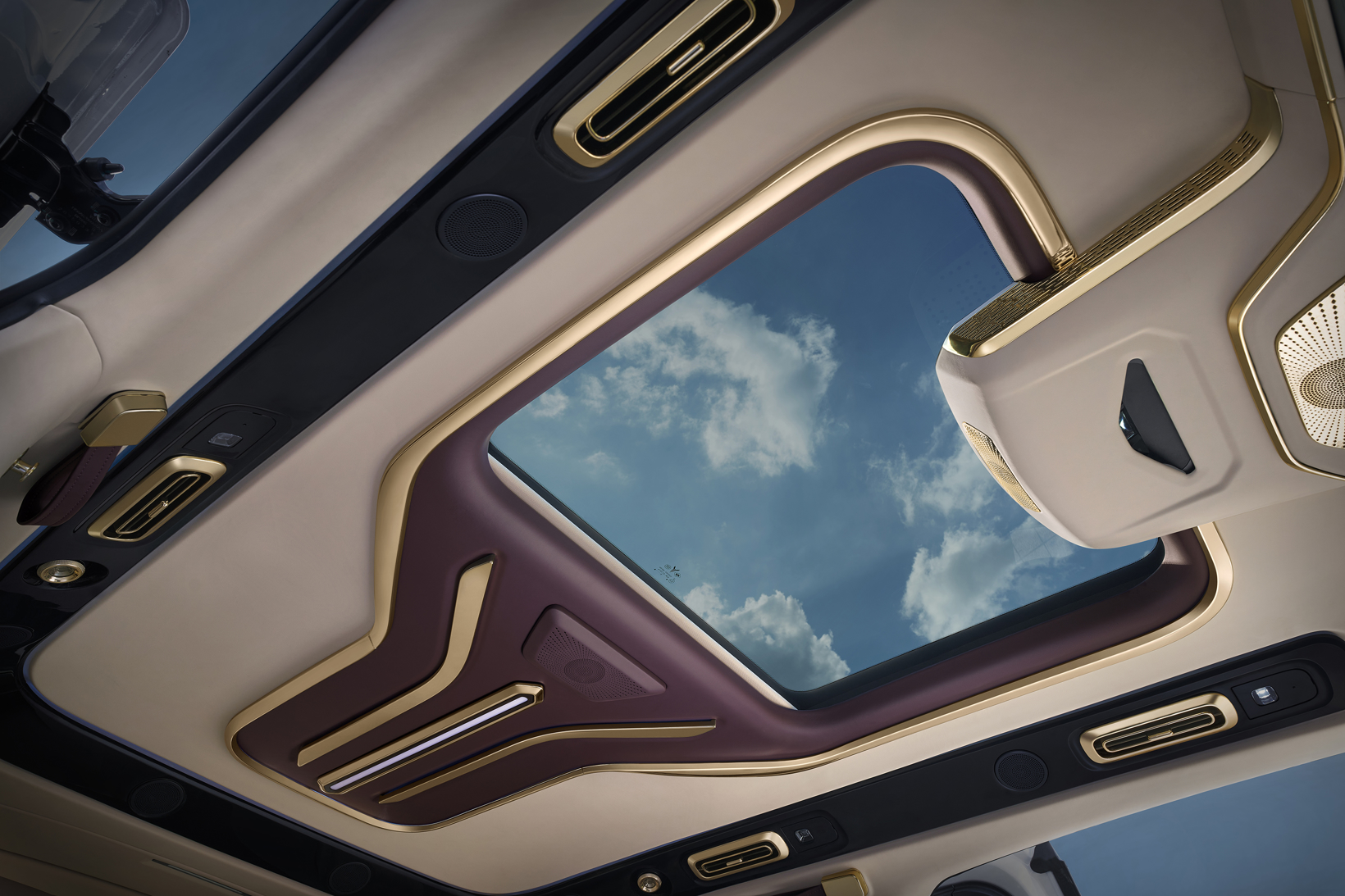 售价70.99万元！岚图梦想家山河正式上市 引领豪华四座MPV进入智能豪华新时代