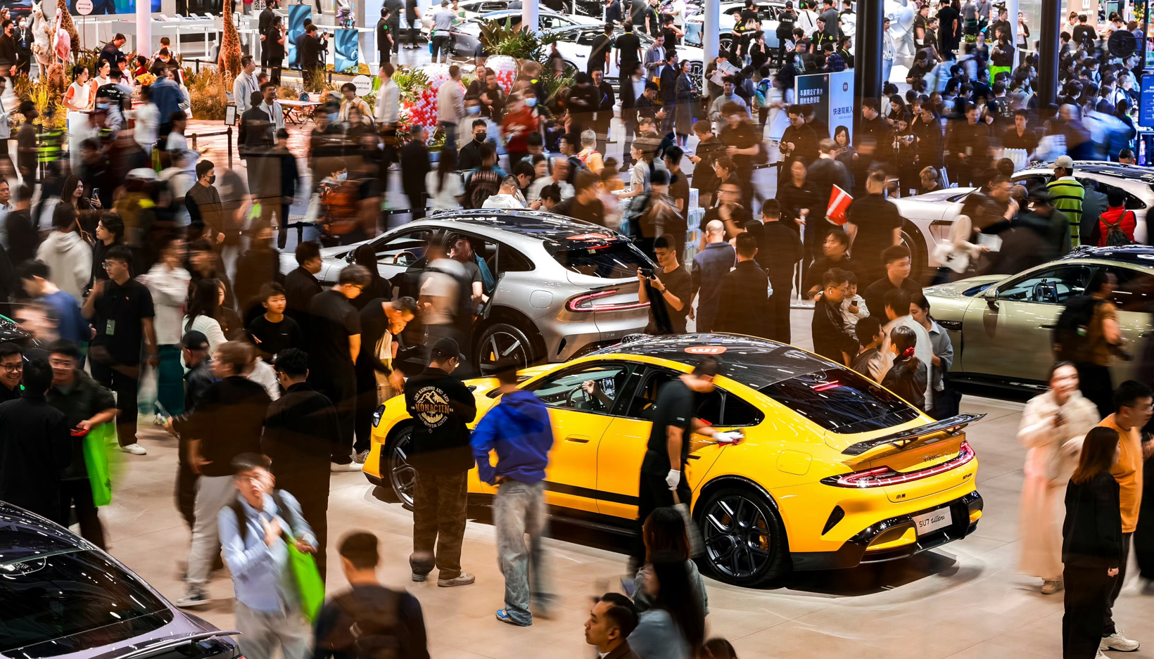 小米汽车“吆喝”卖现车的背后