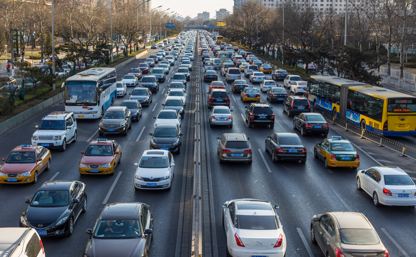政策点燃汽车股，港股板块集体飘红