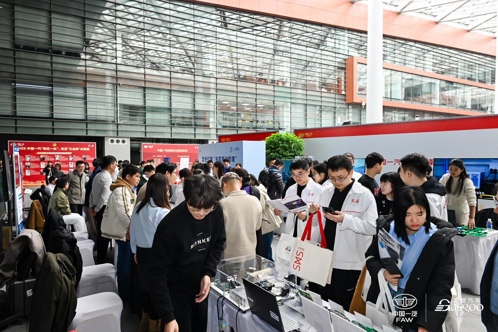 走进红旗 | 探寻“移动新境”前瞻技术展圆满落幕