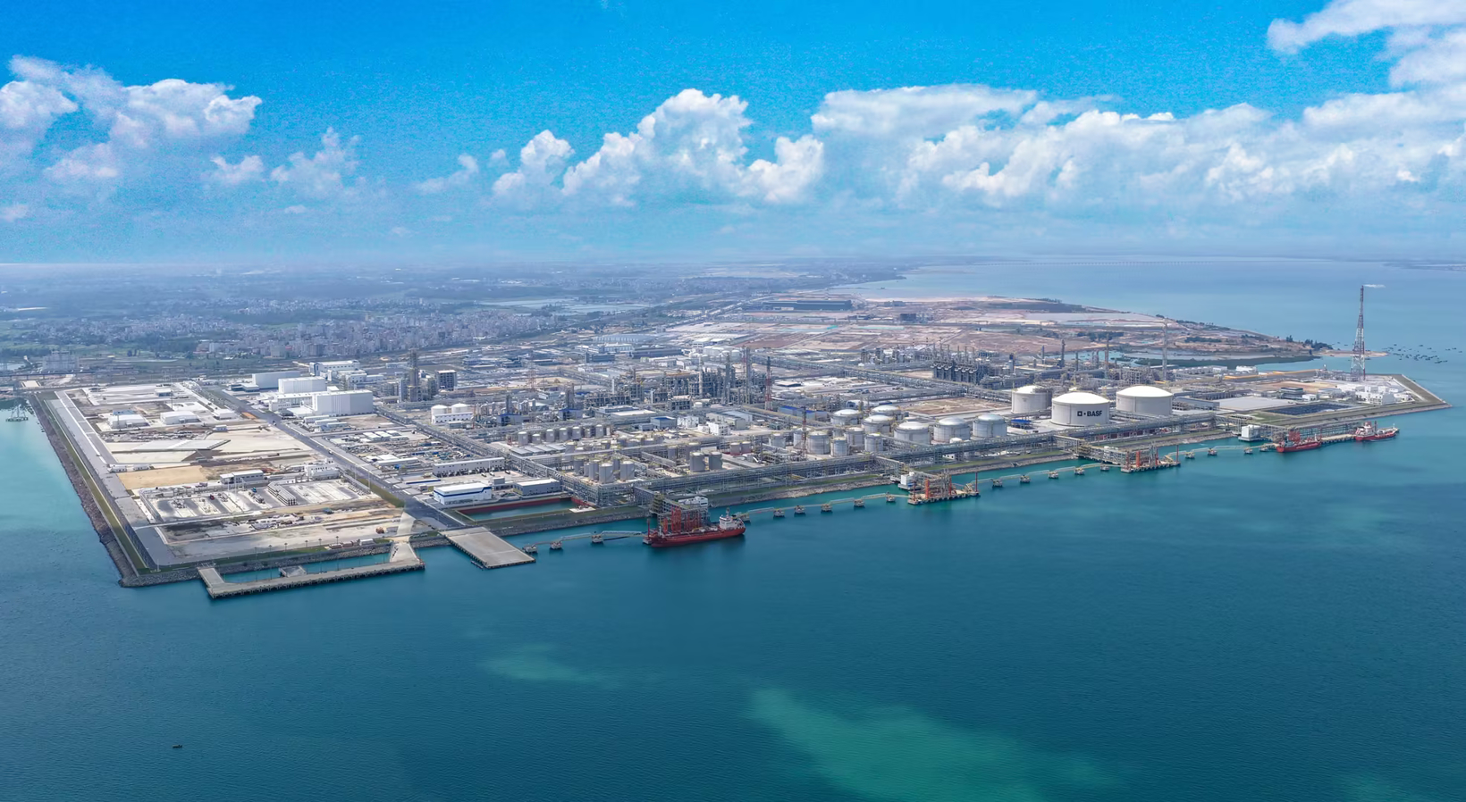 巴斯夫全面启用在华全新世界级一体化基地.jpg 巴斯夫全面启用在华全新世界级一体化基地.jpg