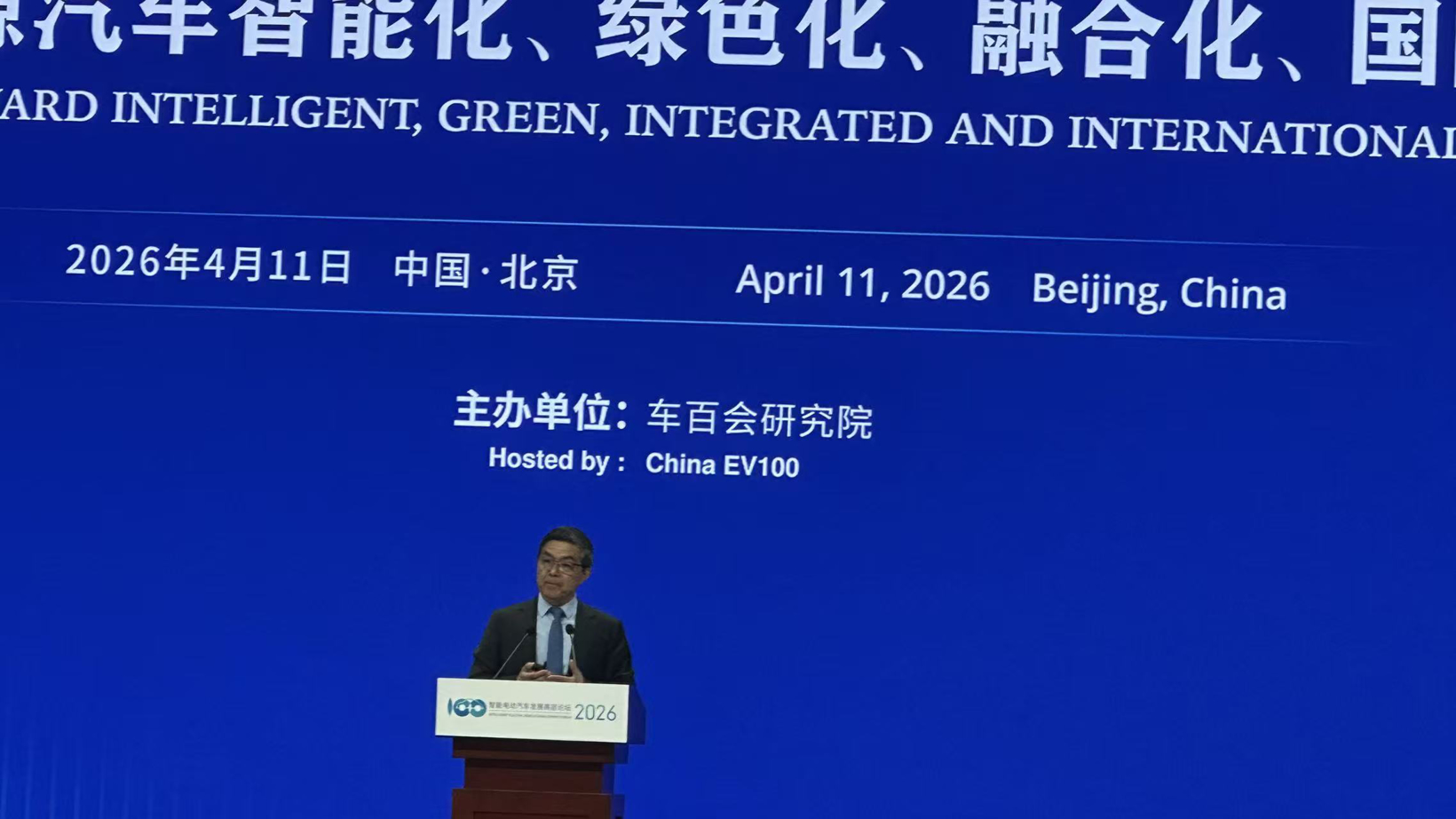 欧阳明高：新能源汽车行业正从“卷价格”转向“卷价值”