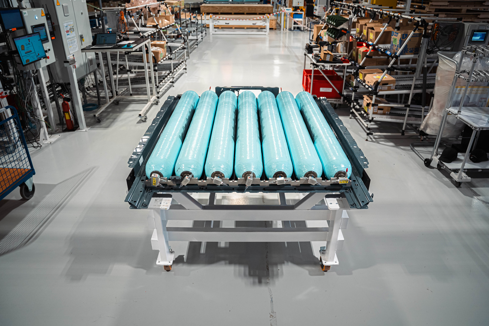 宝马为iX5 Hydrogen车型开发全新的氢能扁平化储存系统