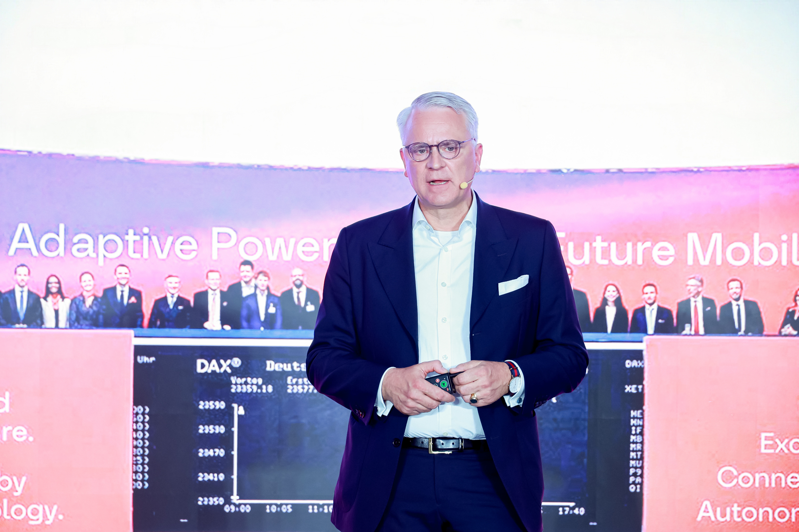 欧摩威集团董事会主席兼首席执行官 冯贺飞先生.jpg