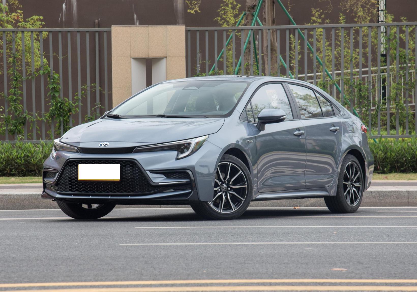 丰田的混动a级车长4640mm油耗3毛1座椅可放倒