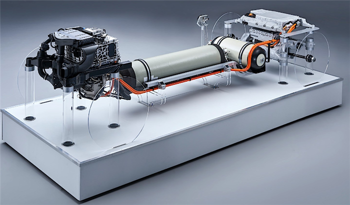 不過,從寶馬發佈的結構圖可以看出,寶馬燃料電池發動機的體積相當小