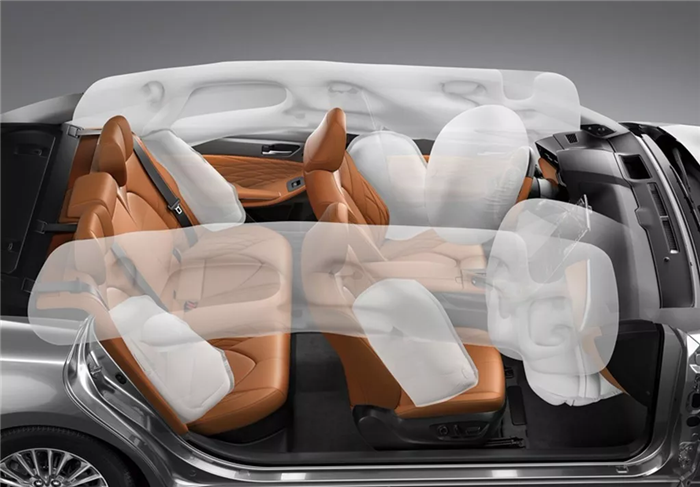 除了车体结构的优良设计外,10个srs安全气囊的配备,为车辆整体的安全