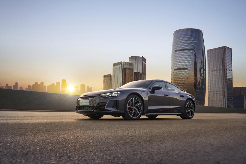 奥迪首款纯电GT跑车RS e-tron GT上市 售价146.88万元