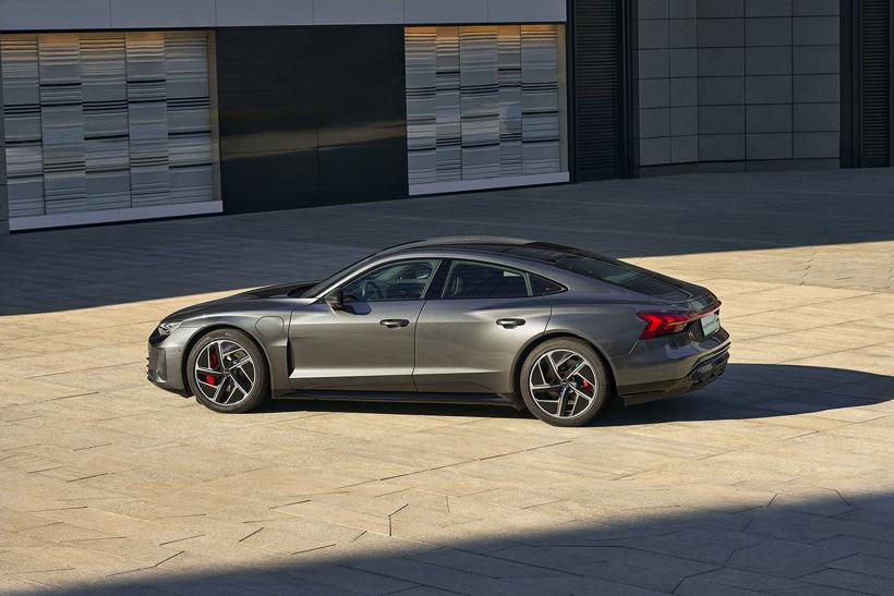 奥迪首款纯电GT跑车RS e-tron GT上市 售价146.88万元
