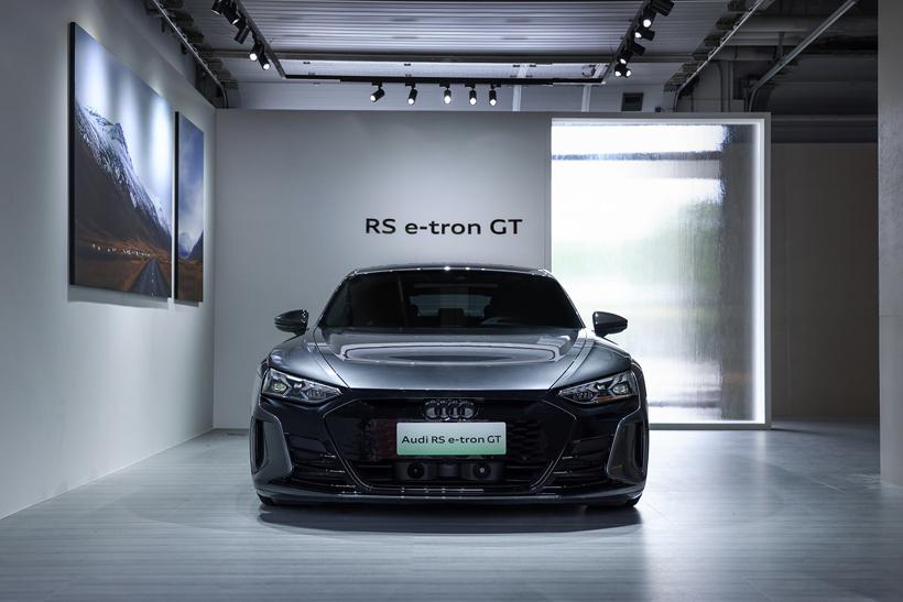 奥迪首款纯电GT跑车RS e-tron GT上市 售价146.88万元