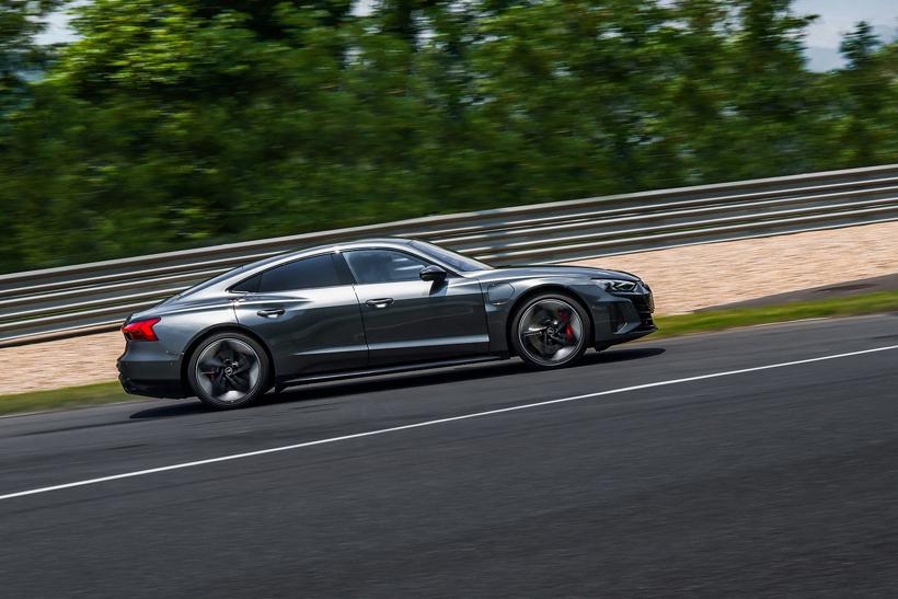 奥迪首款纯电GT跑车RS e-tron GT上市 售价146.88万元