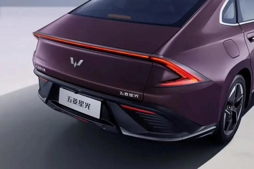 艰难突破的星光，被压在10万内的五菱