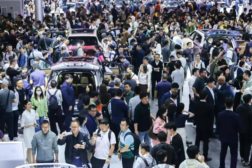 以身入局纯电大六座，Model Y 会成炮灰吗？