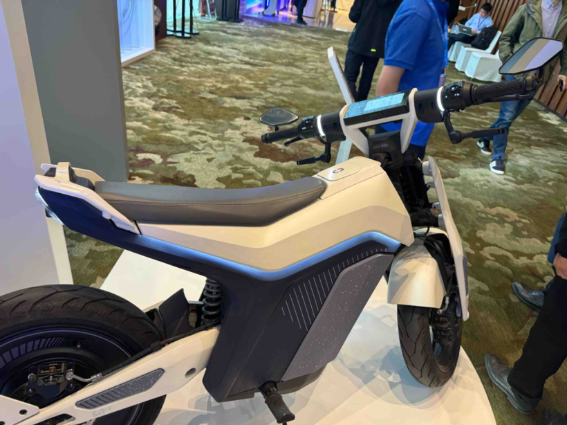 做高精地图的，怎么也来玩AI了