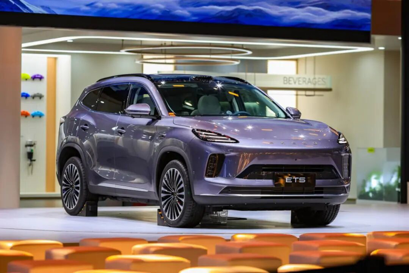 星途推ET系列，星纪元改名再战，还是同门竞争？