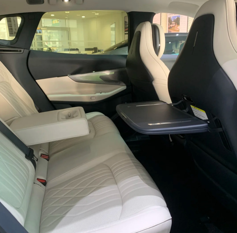 那些反人类的电车创新，造辆正常的车很难吗？