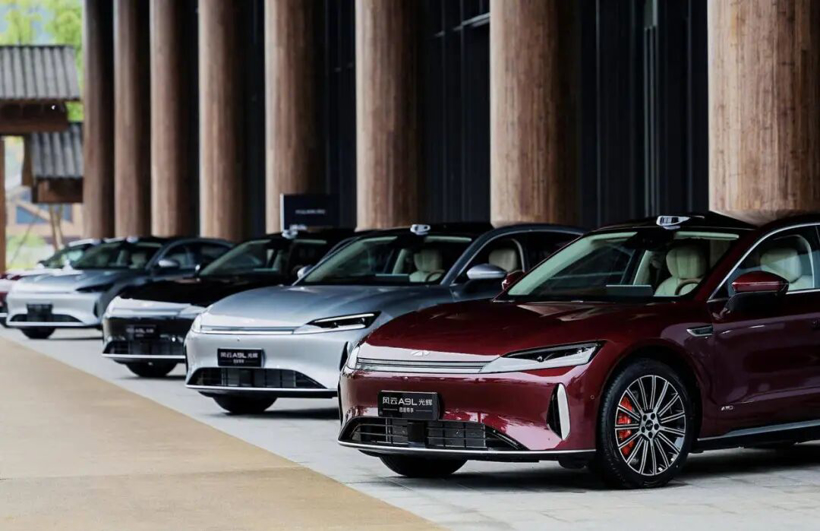 8大汽车集团预警，2026年告别“单一性成长”