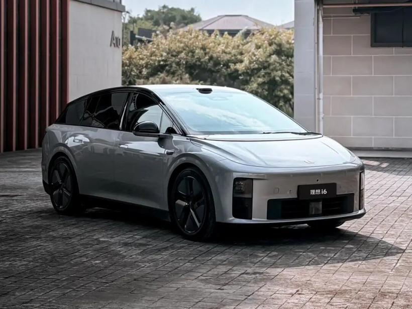 2月新能源车型排行：大降价却销量暴跌，仅8款车破万